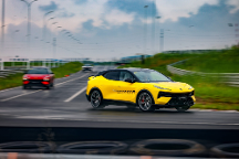 走進(jìn)路特斯全球智能工廠，探尋首款純電超跑SUV Eletre的極致基因